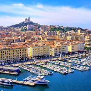 Logement Privé, Spacieux Et Moderne, Situé Entre Le Luberon, La Côte Marseillaise, La Provence Et Ses Richesses. Appartement Pertuis